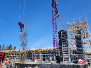 Более 200 человек работают над возведением здания аэропорта в Барнауле