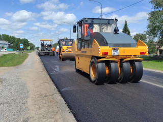 В рамках дорожного проекта в Алтайском крае ремонтируют участок дороги к популярному месту отдыха