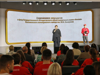 Уникальное панно «Россия» Колыванского камнерезного завода передали в фонд Государственного исторического музея