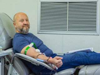 Почти 200 жителей столицы Алтайского края сдали кровь во Всемирный день донора