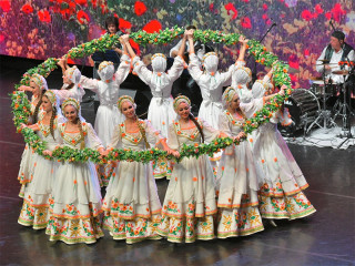 Ансамбль русского танца «Огоньки» представит в Барнауле программу, посвященную Дню России