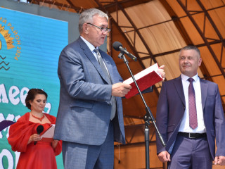 Заместитель Председателя Правительства Алтайского края Александр Лукьянов поздравил жителей Завьяловского района с юбилеем