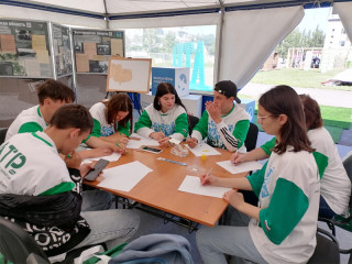 На форуме «АТР» алтайские подростки приняли участие в гонке дронов, кибертурнире и футбольном дерби