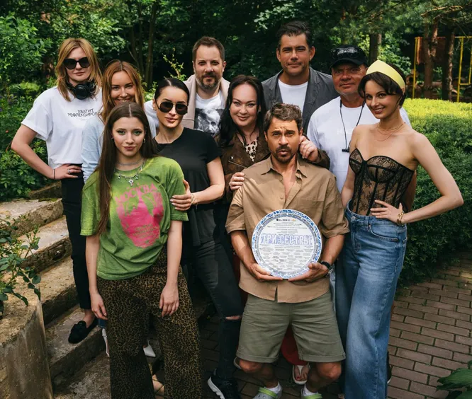 Начались съемки сериала «Три сестры» с Ларисой Гузеевой, Павлом Деревянко и Юлией Александровой