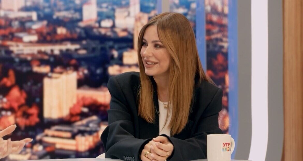 «Я не понимала, что нравилась многим мальчикам». Ани Лорак вспомнила свой школьный выпускной в шоу «УТРО. ТНТ»