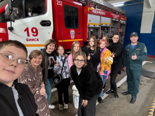 Экскурсии и беседы – пожарные Алтайского края продолжают профилактические мероприятия для школьников