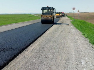 В Алтайском крае ремонтируют дорогу, соединяющую четыре района