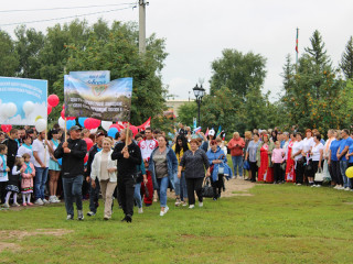 Губернатор Алтайского края Виктор Томенко поздравил жителей Романовского района с 80-летием муниципалитета