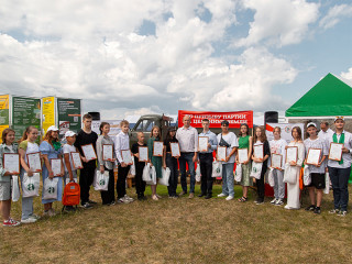 На «Дне сибирского поля» наградили амбассадоров проекта «Поколение АГРО» Алтайского государственного аграрного университета и призеров конкурса «АгроНТРИ»