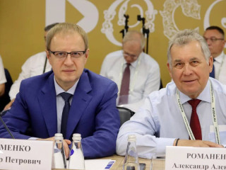 Губернатор Алтайского края Виктор Томенко принял участие в обсуждении Стратегии развития Сибири до 2035 года