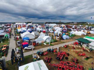 В первый день работы агрофорума «День сибирского поля – 2024» делегация Республики Беларусь провела презентацию современных образцов сельхозтехники