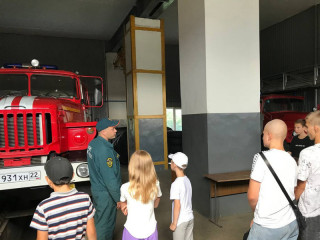 Пожарная безопасность и профориентация – в Алтайском крае пожарные побывали в лагерях отдыха