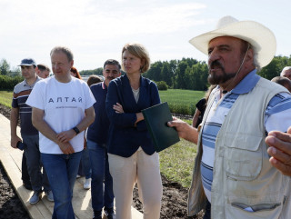 Федеральные и краевые гранты помогают алтайским селекционерам выводить новые сорта и обновлять материально-техническую базу