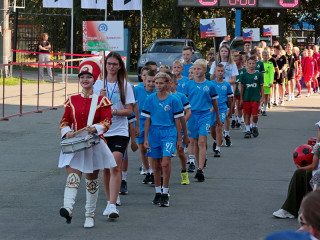 Губернатор Алтайского края Виктор Томенко поздравил участников международного турнира памяти Геннадия Смертина с открытием соревнований