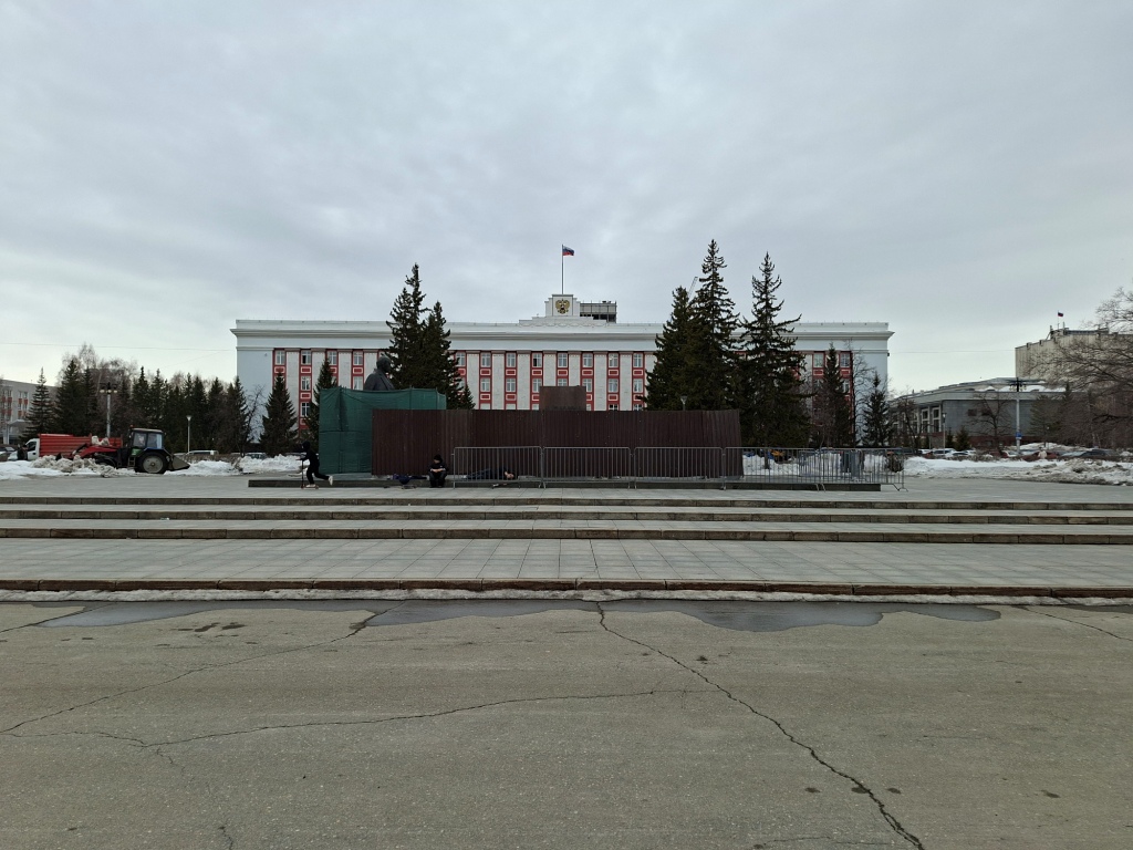 Куда исчез Ленин с главной площади Барнаула?