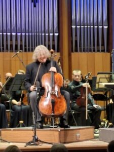 В Барнауле выступил виртуоз Александр Князев