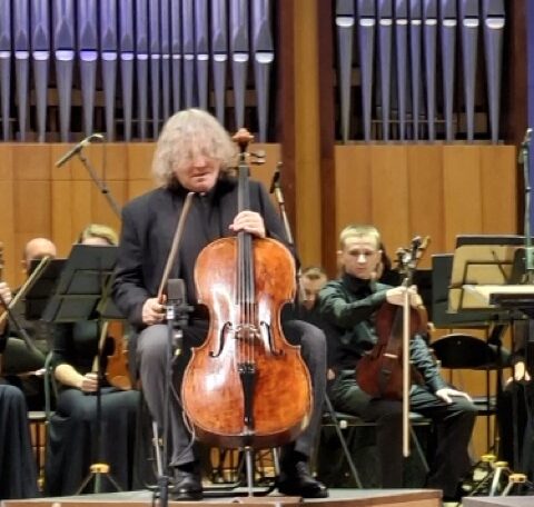 В Барнауле выступил виртуоз Александр Князев