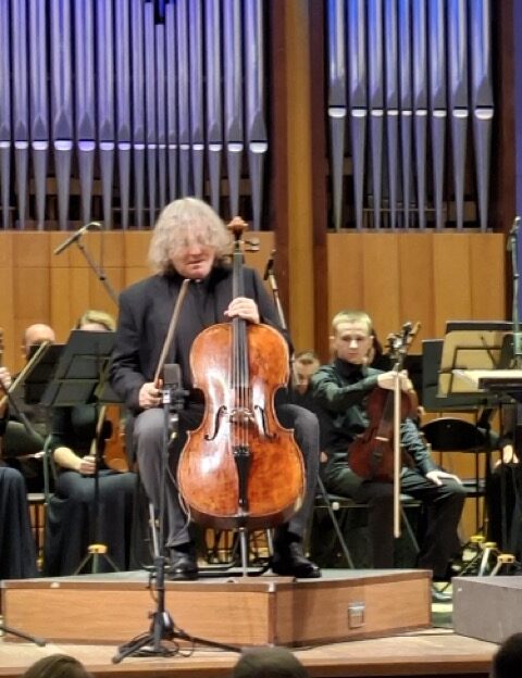 В Барнауле выступил виртуоз Александр Князев