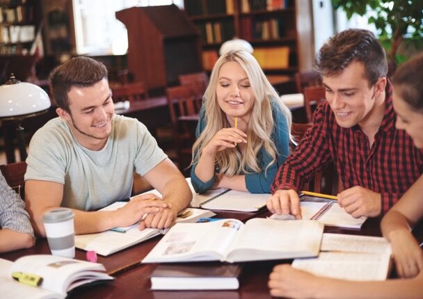 Алтайский госуниверситет остался единственным представителем региона в рейтинге Forbes, но потерял позиции