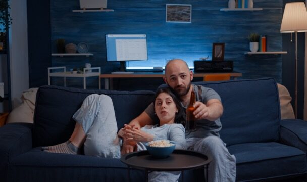 Россияне перестали смотреть телевизор? Анализ трансформации медиапотребления в 2026 году